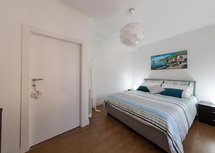 Family Nest Overlooking - By Rent Argegno